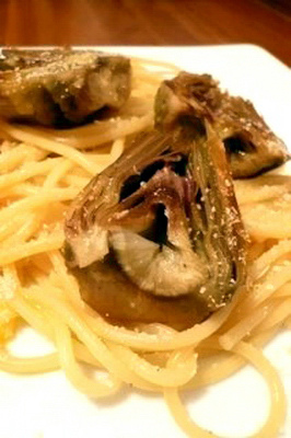 Artichauts poivrades poêlés et leurs spaghetti à l'huile d'olive et parmesan