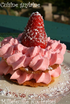 Millefeuille aux fraises et chantilly rose, par Guylaine du blog Cuisine Guylaine