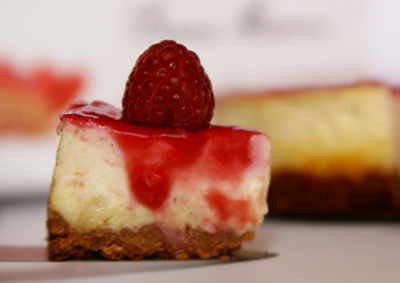 Cheesecake au chocolat blanc et framboises, pointe de cardamome, par Charline
