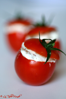 Tomates (cerises) farcies aux anchois et Carré frais