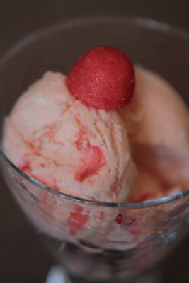 Crème glacée aux fraises tagada sans sorbetière