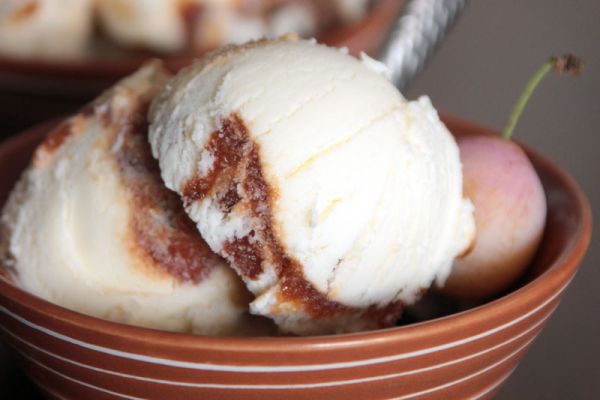 Sundae crème glacée mirabelles au sirop de fleur d'oranger