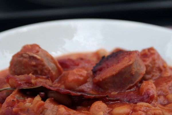 Saucisses aux haricots blancs à la graisse de canard (façon cassoulet de Toulouse, en "trois coups de cuiller à pot" comme disait ma grand-mère)