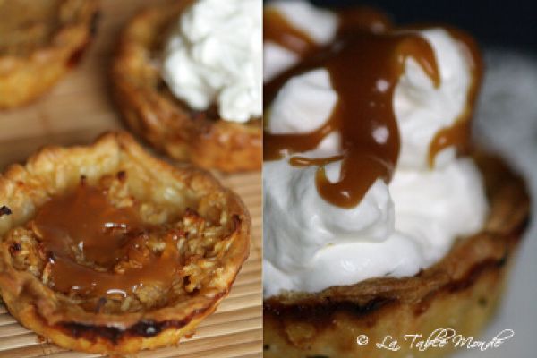 Tartelettes aux pommes nappées de caramel et de chantilly
