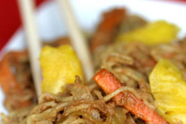 Nouilles chinoises sauce cacahuète et ananas