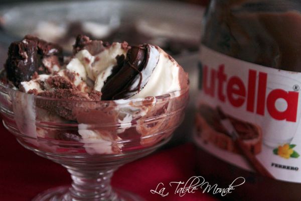 Sundae crème glacée pâte à tartiner chocolat-noisette (Nutella...)
