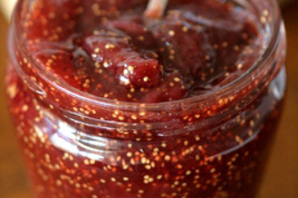 Confiture allégée figues-fraises à la cardamome blanche