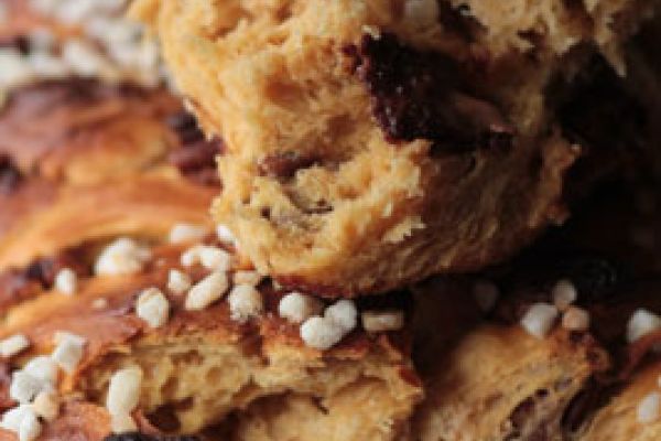 La brioche "doudou" au caramel, chocolat au lait et noix de Pécan