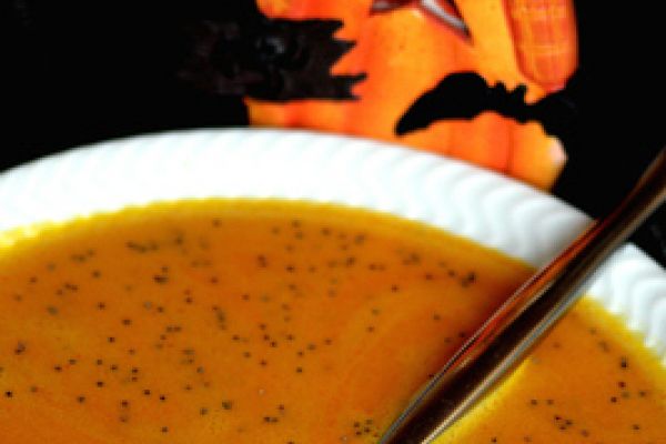Soupe de carottes, mimolette et graines de pavot