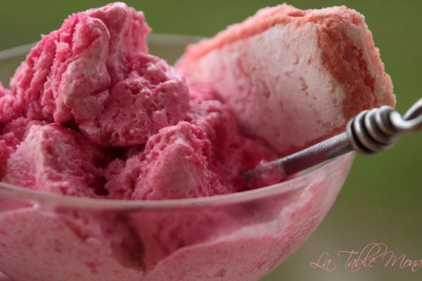 Sundae crème glacée aux Biscuits roses de Reims et sirop de rose indien