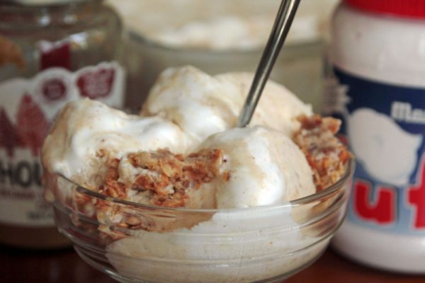 Sundae crème glacée fluff et beurre de cacahètes
