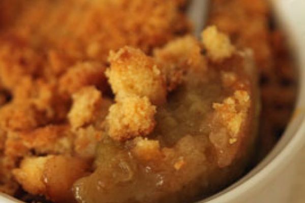 Crumble rapide à la rhubarbe et aux épices