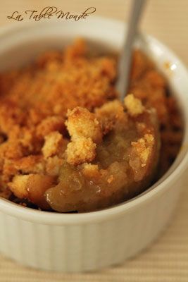 Crumble rapide à la rhubarbe et aux épices