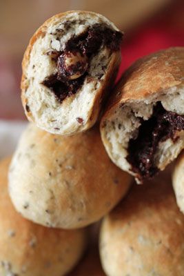 Petits pains aux graines de lin fourrés au chocolat aux noisettes