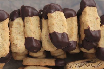 Les bâtonnets aux noix glacés au chocolat noir