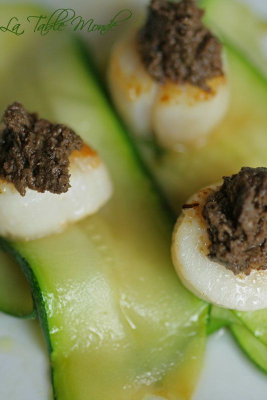 Coquilles Saint-Jacques à la tapenade et courgettes