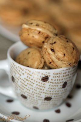 Macarons au café