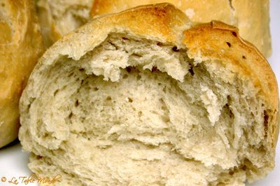 Petits pains au beaujolais nouveau