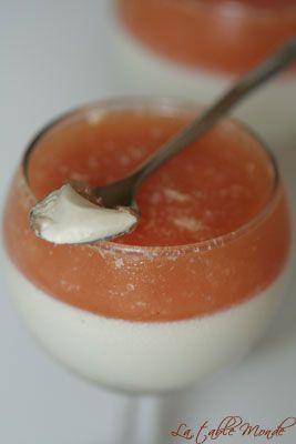 Panna cotta à la gelée de pamplemousse rose